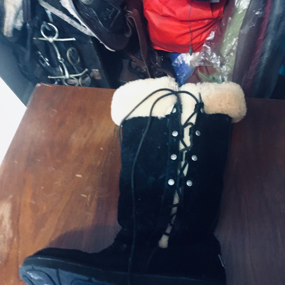 uggs black size 10